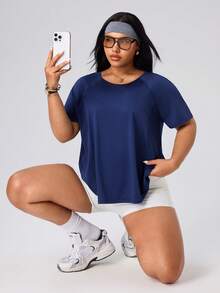 Easithlete Plus Size Women's Solid Color Round Neck Raglan Short Sleeve Sports T-Shirt - Navy Blue - View 4