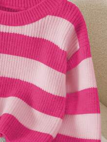 SHEIN Suéter corto a rayas de colores contrastantes para niña - Rosa Fucsia - Ver 5