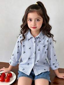 SHEIN Playful Pals YOUNG GIRLS 返校季藍色條紋櫻桃印花長袖領口襯衫 學院風鈕扣上衣 童裝秋季單件 - 藍色 - 查看 1