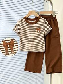 SHEIN Elladie kids 2件組女童基礎休閒寬鬆純色套裝，馬印花、不對稱下擺、側面抓皺設計，圓領短袖T恤搭配黃色條紋紋理布料直筒長褲套裝，適合日常/外出等多種場合，春/夏/四季皆宜，幼童女童套裝，兒童日常舒適夏季穿搭，女童套裝 - 棕色 - 查看 4