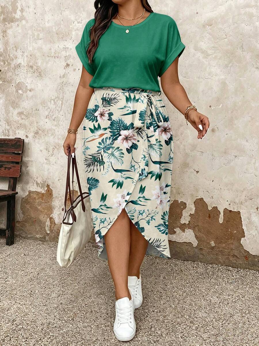 EMERY ROSE Vestido de mujer talla grande con cuello redondo, estampado, manga corta y bajo asimétrico con abertura - Multicolor - Ver 1