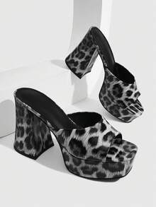 Light gray leopard print