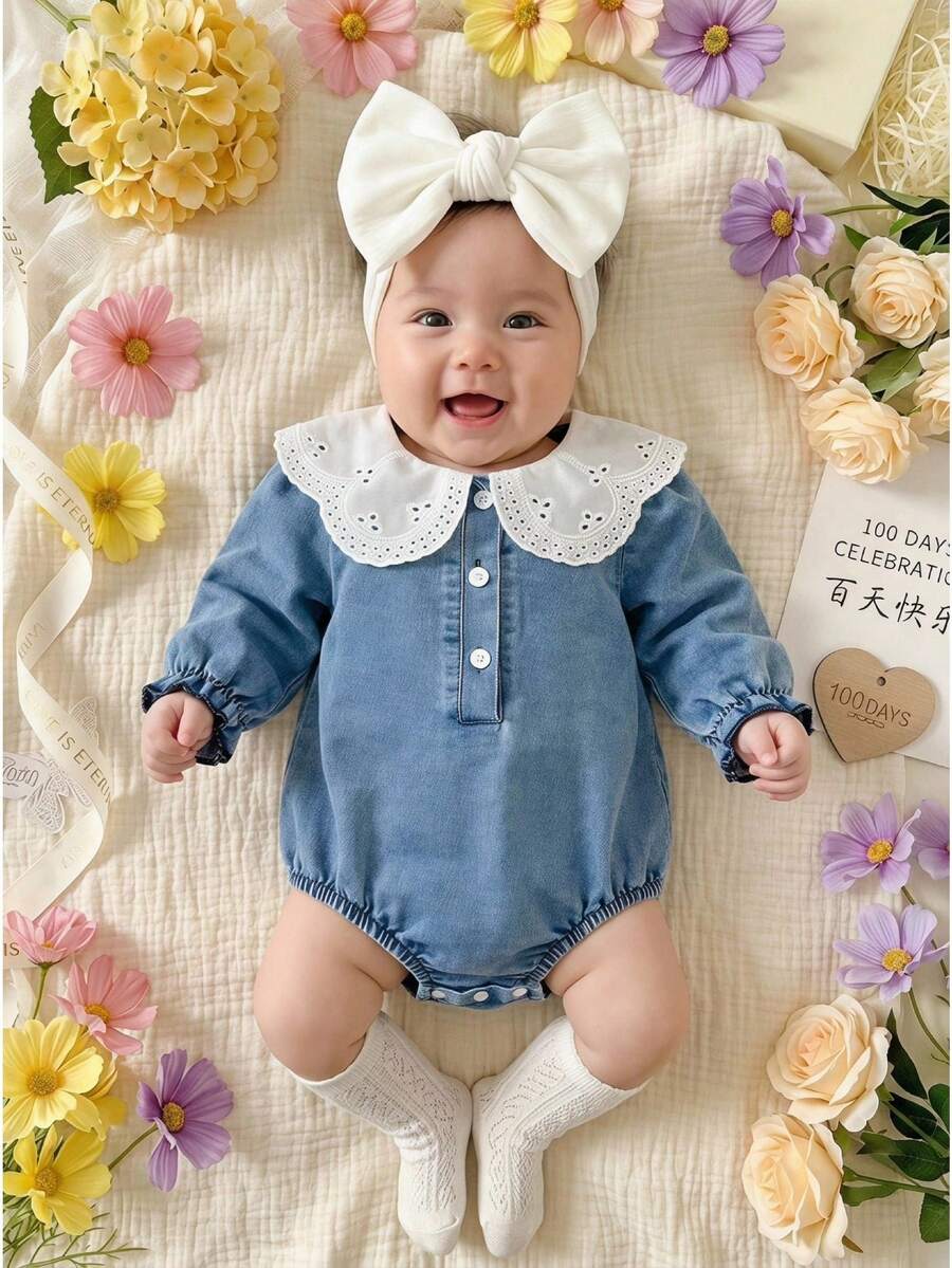 SHEIN 1件女嬰春秋法式田園風牛仔連身衣,水洗藍牛仔布料搭配鏤空刺繡白色蕾絲大領,半開襟鈕扣 + 苞袖袖口,按扣褲襠設計,復古甜美風,百搭時尚女嬰服飾,適合日常外出與周歲生日拍照 - 藍色 - 查看 1