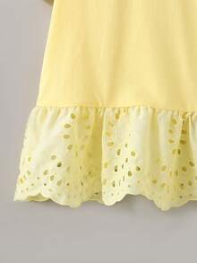 SHEIN KidTween 女孩淡黃色修身落肩袖拼接刺繡蕾絲荷葉邊下擺 T-shirt 舒適針織上衣 - 黃色 - 查看 6