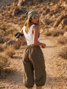WanderVale Celana Capri Kargo Outdoor Minimalis Wanita dengan Tali Serut di Pinggang dan Kantong - Khaki - View 5