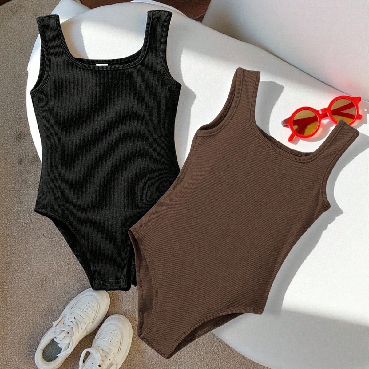 Set de 2 monos de niña preadolescente de estilo básico casual con cuello en U, sin mangas y acanalados, en negro y marrón