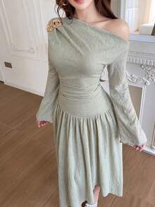 Feyla Vestido midi elegante de manga larga con hombro asimétrico y decoración floral 3D de metal para mujer - Verde - Ver 2