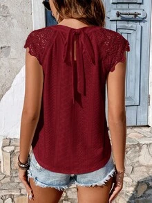 SHEIN Frenchy 對比色蕾絲後綁帶紋理布料女式襯衫 - 酒紅色 - 查看 4