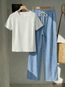 Divinelle 2件組刺繡圓領短袖上衣與條紋印花長褲，休閒風 - 淺藍色 - 查看 3