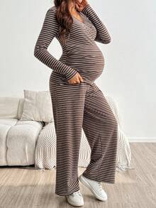 SHEIN طقم أمومة من قطعتين: ملابس علوية بأكمام طويلة مخطط باللون البني وبنطال - مناسب للرضاعة - أسلوب كاجوال خريفي - بني - مشاهدة 3