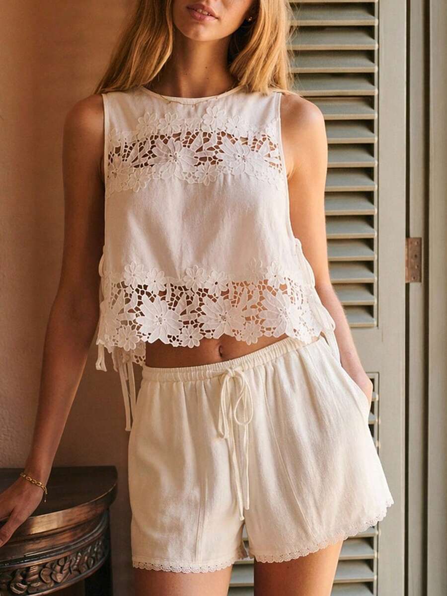 Willow Rêve 女款白色側綁帶刺繡無袖背心上衣,浪漫度假風,情人節波希米亞風,適合約會、野餐、膠囊衣櫥 - 白色 - 查看 1