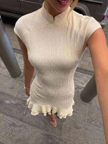Aloruh Off-White 新中式優雅珠飾旗袍領短袖修身荷葉邊下擺迷你洋裝 女款 派對晚餐約會早午餐 夏季 - 杏色 - 查看 3