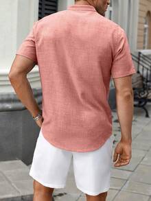 Manfinity Homme Set de 2 piezas de camisa de manga corta con botones lisos y pantalones cortos con cordón en la cintura para hombre - Rosa - Ver 2