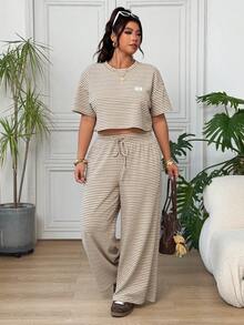 SHEIN EZwear 大尺碼女款棕色條紋短袖襯衫與彈性腰長褲套裝，休閒日常穿著，正式度假、返校、旅行夏季款 - 彩色 - 查看 5