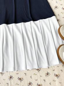 SHEIN 青少年女孩深藍色 Polo 領 Polo 洋裝，刺繡圖案百褶下擺學院風休閒洋裝 - 藍色 - 查看 5