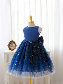 SHEIN Vestido formal sin mangas azul marino para niñas con satén premium, tul suave y lentejuelas brillantes, lazo desmontable en la espalda, adecuado para fiesta de cumpleaños, banquete del primer cumpleaños, boda, fiesta de noche, evento de alta gama para padres e hijos, foto familiar, reunión familiar, celebración de vacaciones, baile de graduación y otras ocasiones importantes, vestido de verano - Azul - Ver 4