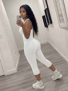 Slaydiva 早春新品、春夏音乐节、情人节、复活节休闲风、简约基础款、Y2K街头甜美风、网络爆款畅销单品、日常约会、辣妹风、性感运动风、返校季、U领、I字马甲、英文白色Logo印花修身裤、卡其灰色七分裤、女士紧身连体裤 -A - 白色 - 查看 2