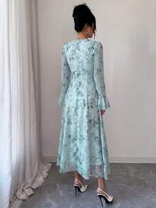 Modelyn 法式V領抓褶喇叭袖女款洋裝，淺藍色花卉，適合度假與早午餐，秋季浪漫優雅風 - 灰色 - 查看 2