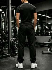 GymBeat 男士哥德風印花插肩袖短袖T恤與長褲運動套裝 - 黑色 - 查看 2