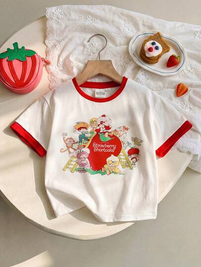 Strawberry Shortcake X SHEIN Camiseta de manga corta casual de cuello redondo con estampado de dibujos animados y ribete de contraste para niña