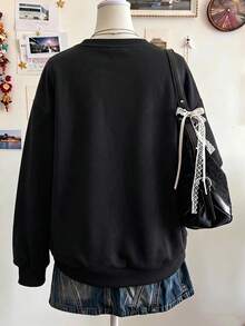 SHEIN EZwear 哥德風數位印花休閒寬鬆中長版圓領落肩女款衛衣，送給朋友的禮物，簡約印花圖案圓領長袖寬鬆加厚女款衛衣 - 黑色 - 查看 2