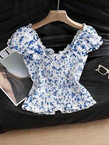 GlowEve 女款 2026 春夏新款碎花刺繡印花荷葉邊裝飾飄逸袖度假襯衫 白色與藍色花卉仙女風 - 藍白色 - 查看 2
