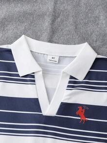 SHEIN 2件組男童夏季舒適條紋針織布短袖 Polo 領 T 恤與短褲套裝，簡約優雅設計，適合日常穿著、學校、戶外活動與運動休閒，男童華夫格條紋 2 件組，兒童夏季短袖短褲套裝 - 藍白色 - 查看 6