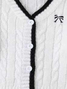 SHEIN Vintaside Kids 1件女童開襟毛衣，簡約百搭V領，麻花編織黑白對比色，蝴蝶結刺繡圖案，學院風，適中厚度，整齊下擺，緊口袖口，耐穿耐磨，適合日常穿著、上學、外出、居家，秋冬款 - 白色 - 查看 7