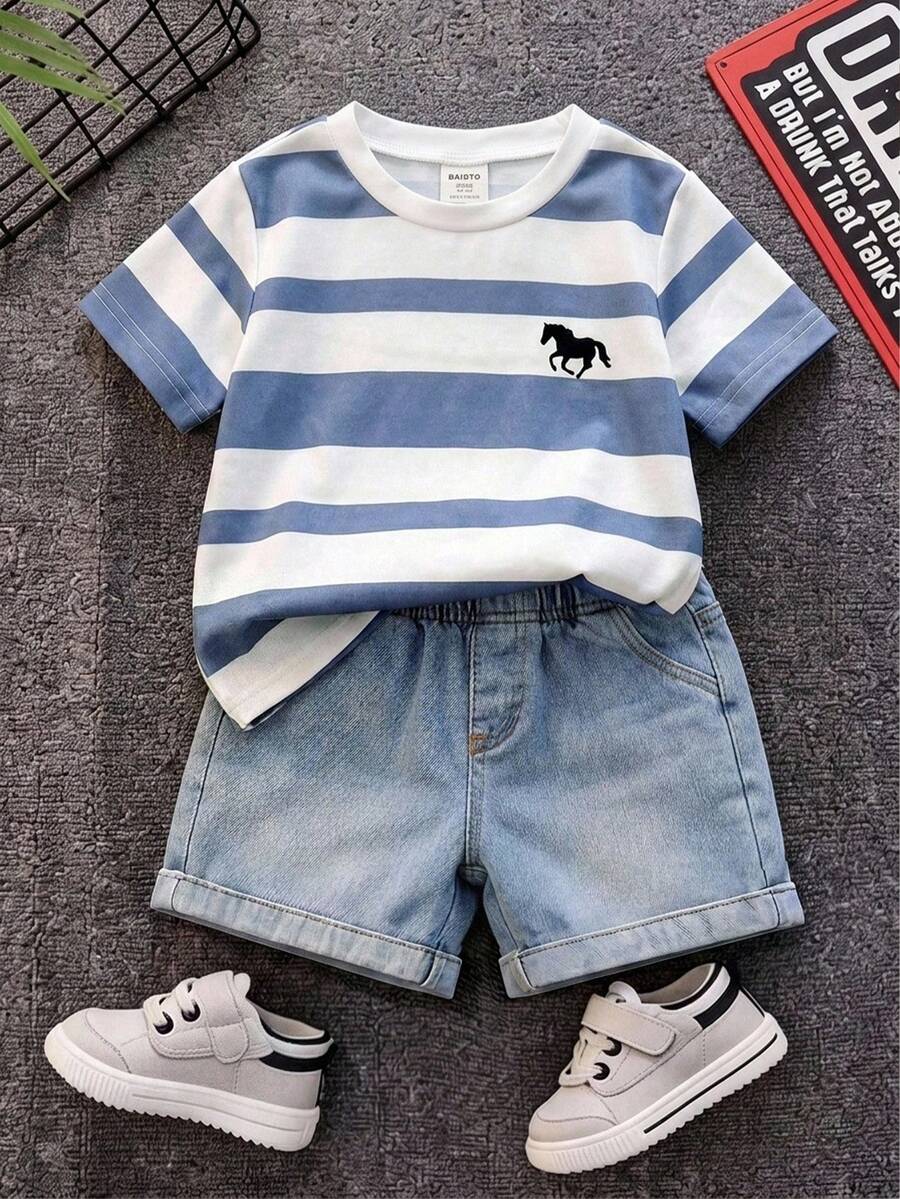 Outfit casual per bambino maschio con maglietta a maniche corte a girocollo con stampa a righe Mustang e pantaloncini di jeans - Bianco - Visualizzare 1