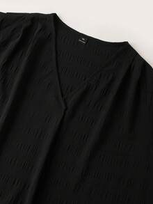 Slaydiva Vestido negro texturizado de talla grande, vestido negro con cuello en V - Negro - Ver 8