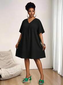 Slaydiva Vestido negro texturizado de talla grande, vestido negro con cuello en V - Negro - Ver 5