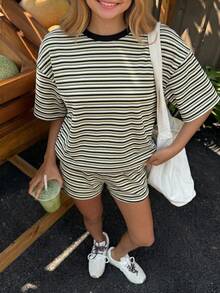 SHEIN 青少年女孩萊姆綠條紋上衣與短褲2件式休閒套裝，夏季度假通勤穿搭，對比條紋印花寬鬆版型T恤套裝 - 綠色 - 查看 12