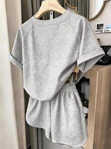 SHEIN Teen Girls' Casual, Minimalist Horse-Print Raglan-Sleeve Loose-Fit Short-Sleeve T-Shirt - Multicolor - View 3