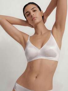 Ocili Studio 1pc Women's Seamless Wireless Bra, Deep V-Neck Gather Soft Support Jelly Bra, Comfortable Minimalist Everyday Bra Wedding - Baby Pink - View 4