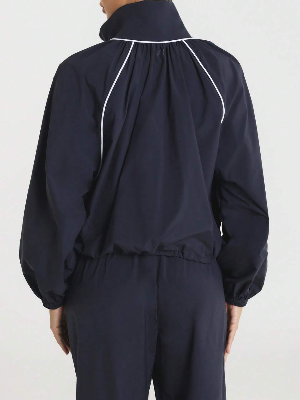 11SKNDS Oversized Trainingsjacke mit Stehkragen, durchgehendem Reißverschluss, weißem Kontrastpaspeldetail, langen Ballonärmeln, elastischen Bündchen, leichtem gewebtem Obermaterial, sportlich