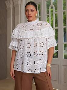 VOLUPTÉ CURVE Damtopp i plus size för vår/sommar, vit, i bomull, med urringning, off-shoulder, volang och korta ärmar, elegant för business, pendling, dejt och semester - Vitt - Visa 3