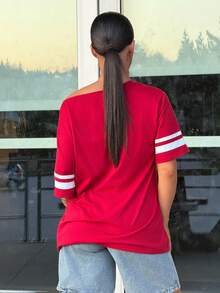 SAYEHFBABY 女款春夏街頭風外出穿搭復古露肩數位圖案拼色條紋紅色T恤，新年休閒款 - 紅色 - 查看 2