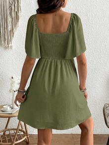 SHEIN Vestido de maternidad de manga corta y largo medio con silueta A, mangas con volantes y escote semiabierto - Verde militar - Ver 2