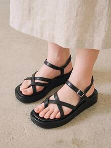 HighSole Sandalias de mujer para primavera y verano, con nuevo diseño de correas cruzadas y hebilla, plataforma abierta, estilo sencillo y versátil para uso diario, ir al trabajo o de compras - Negro - Ver 2