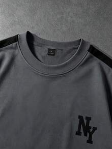 Manfinity Homme 男士短袖圓領T恤套裝，寬鬆版型，男士拼色圓領短袖休閒T恤與抽繩腰短褲套裝，棕色與杏色拼色男士T恤套裝，時尚NY字母印花，老錢風，日常休閒，週末出遊，戶外活動，旅行探險，輕鬆工作環境或半正式場合，適合作為男友/丈夫的禮物，週年/生日派對，夏季假期婚禮，春夏時尚套裝 - 深灰色 - 查看 4
