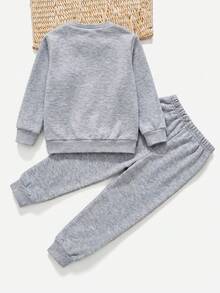 SHEIN Set Celana Jogger Anak Laki-Laki Kasual Longgar Sederhana Nyaman dengan Kerah Bulat dan Motif Huruf - Light Grey - View 2