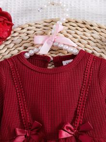 SHEIN 2件組新生兒春秋款酒紅色甜美公主風蝴蝶結蕾絲網紗拼接長袖洋裝附髮帶套裝，寬鬆舒適版型，適合日常外出、滿月宴、1歲生日派對、節日聚會、拍照拍攝 - 酒紅色 - 查看 8