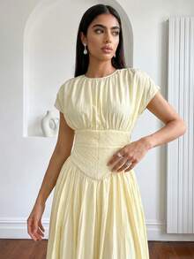 Modelyn 女款純色圓領短袖抓皺腰部優雅長洋裝 - 鵝黃色 - 查看 9