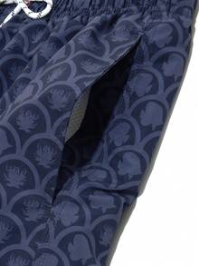 Manfinity KASUA Shorts de playa de mezclilla con estampado de letras, cintura con cordón y bolsillos para hombres de talla grande - Azul Marino - Ver 4