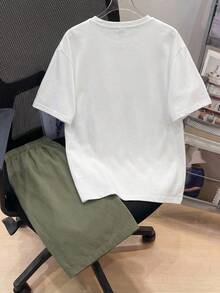 SHEIN 2件套儿童/青少年男童休闲运动可爱小熊图案圆领T恤和短裤套装，适合通勤、上学、日常休闲穿着、运动、春夏穿着。 - 軍綠色 - 查看 3