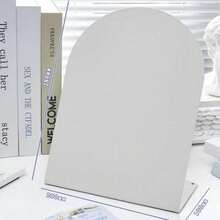 Dieses Schreibtisch-Magnetboard hat ein stilvolles Metalldesign und dient als ideale vertikale Notizfläche für Zuhause oder im Büro. Perfekt, um Erinnerungen und Notizen organisiert zu halten. - Einheitsgröße - View 12