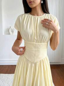 Modelyn 女款純色圓領短袖抓皺腰部優雅長洋裝 - 鵝黃色 - 查看 11