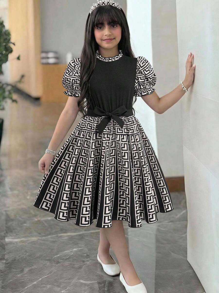 SHEIN 青少年女孩春/夏新款優雅通勤休閒黑色對比色印花荷葉邊針織中長洋裝,收腰娃娃裙公主裙日常休閒百搭時尚街頭風 - 黑與白 - 查看 1