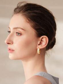 MOTF PREMIUM Pendientes de metal chapado en oro con medio aro y acrílico incrustado - Dorado - Ver 1