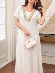 Al Najma 女款純色V領刺繡蕾絲二合一寬鬆顯瘦喇叭裙，優雅清新綠色洋裝 - 杏色 - 查看 6